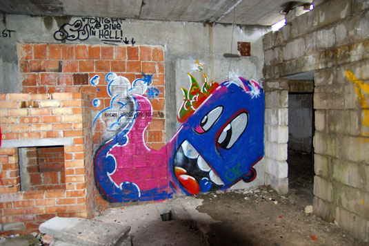 Pastate - labai daug grafiti piešinių